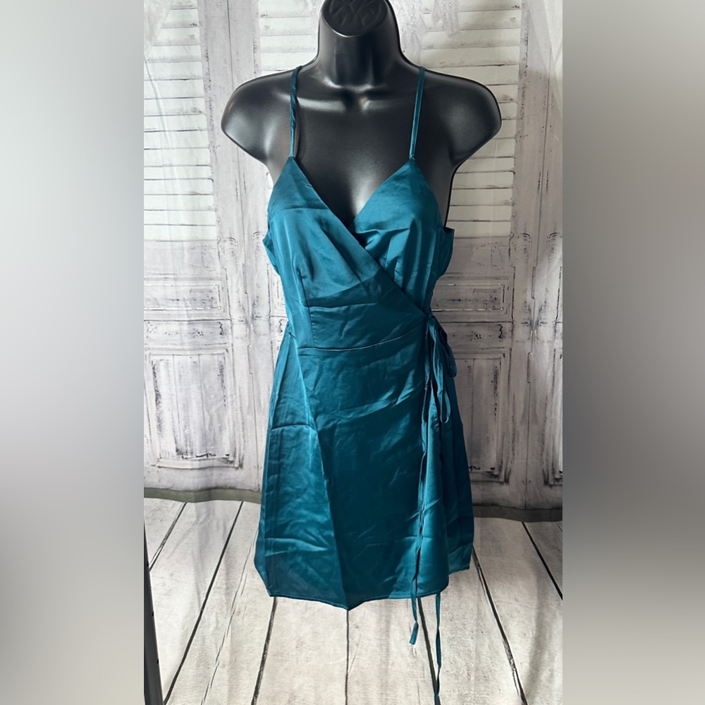 All things nice wrap dress - Picture 2 of 9